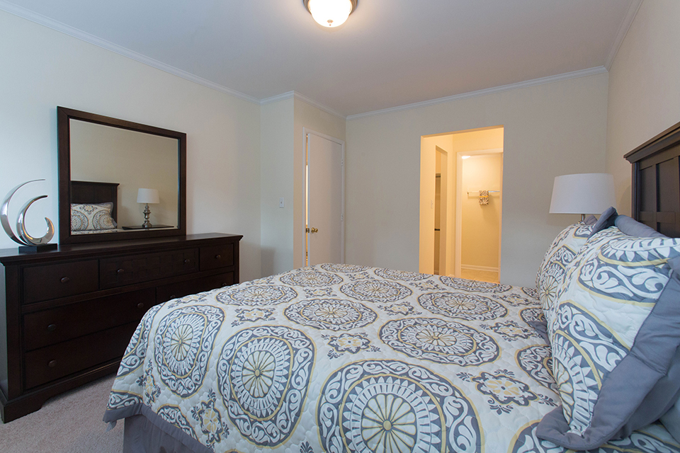 Ivy Garden Apartments VA Welcome Home BL9A9341 Copy 