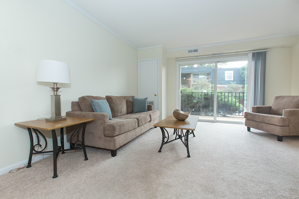 Ivy Garden Apartments VA Welcome Home BL9A9351 Copy 