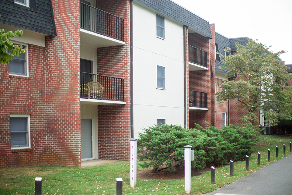 Ivy Garden Apartments VA Welcome Home BL9A9392 Copy 